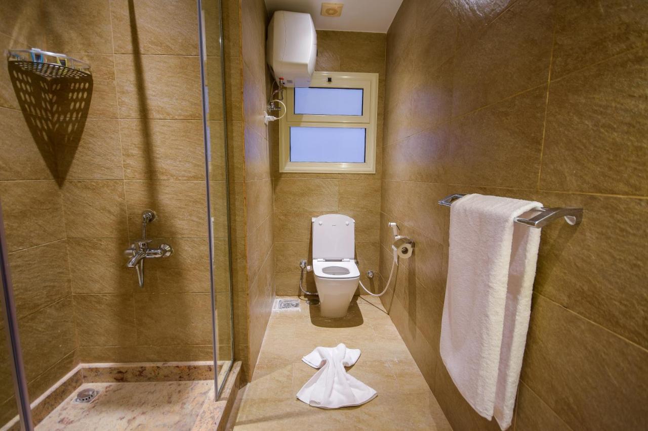 New Pyramid Quen Hotel Cairo Exterior photo