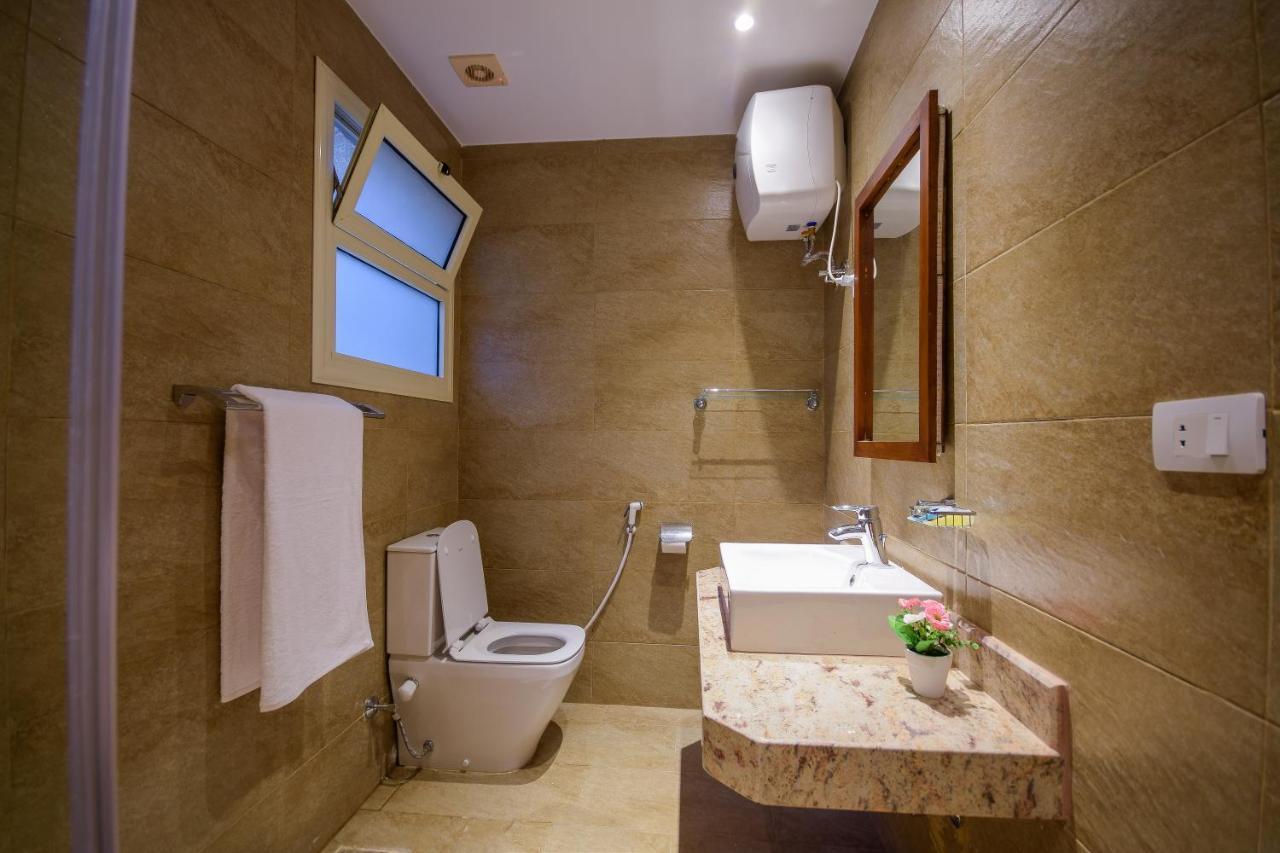 New Pyramid Quen Hotel Cairo Exterior photo