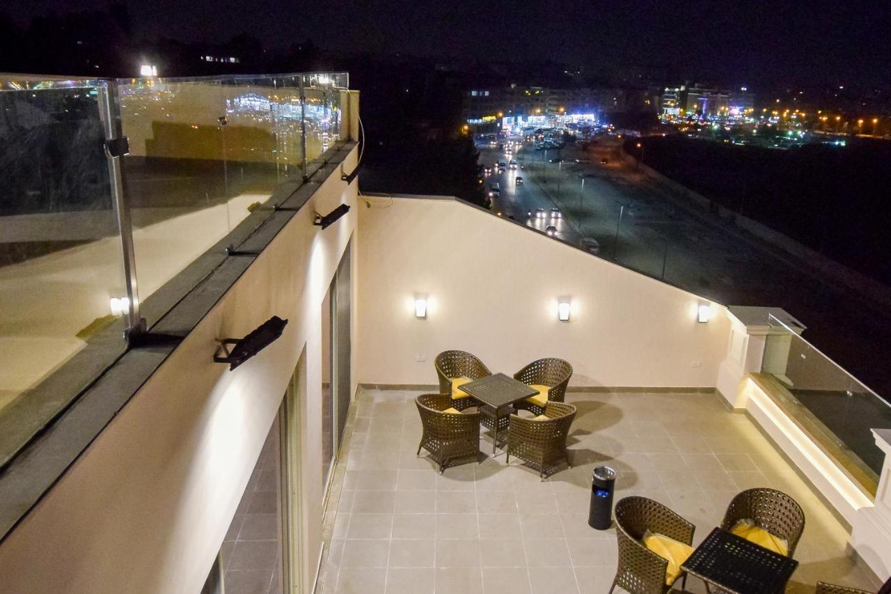 New Pyramid Quen Hotel Cairo Exterior photo